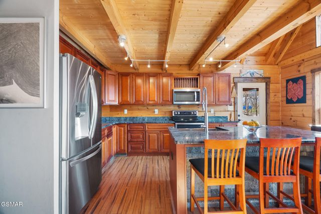 920 W Cedar Lane, Gatlinburg, TN 37738