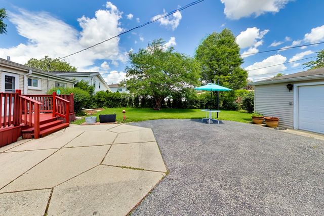 1081 Willson Drive, Des Plaines, IL 60016