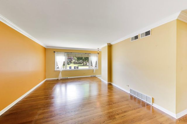 1081 Willson Drive, Des Plaines, IL 60016