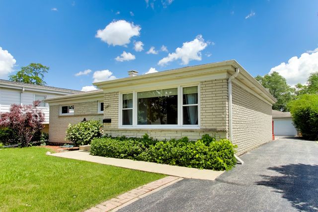 1081 Willson Drive, Des Plaines, IL 60016
