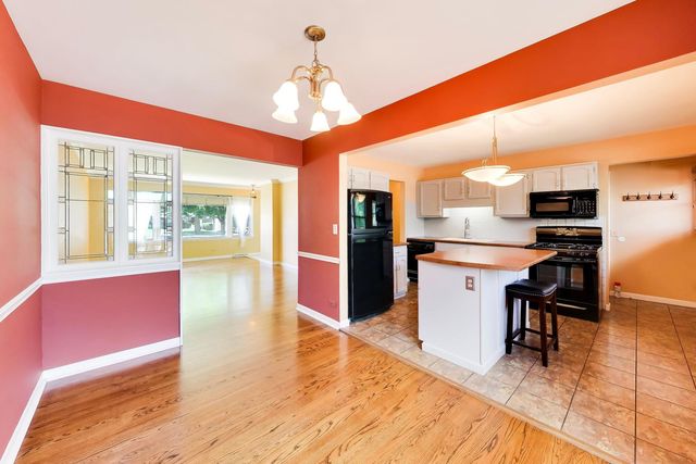 1081 Willson Drive, Des Plaines, IL 60016