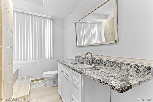 7645 Fisher Avenue, Warren, MI 48091