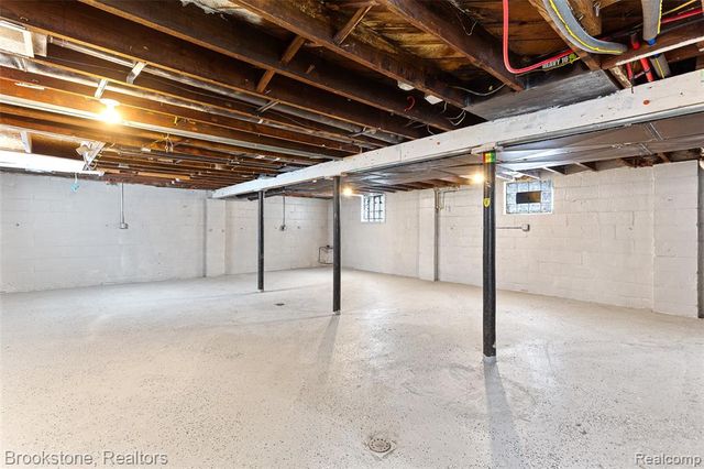 7645 Fisher Avenue, Warren, MI 48091