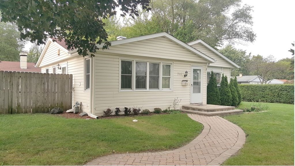 746 S Merle Lane, Wheeling, IL 60090