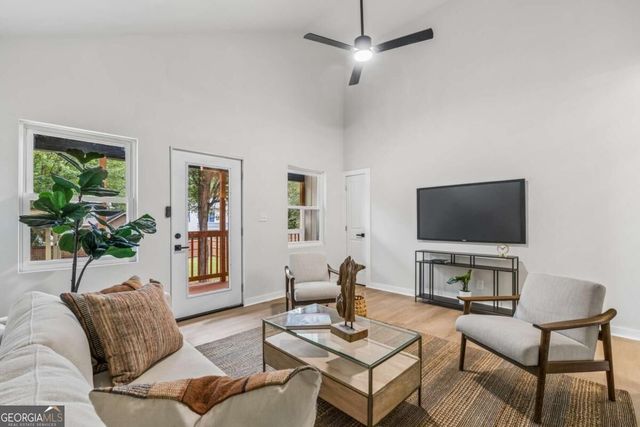 882 Tanner Drive, Scottdale, GA 30079