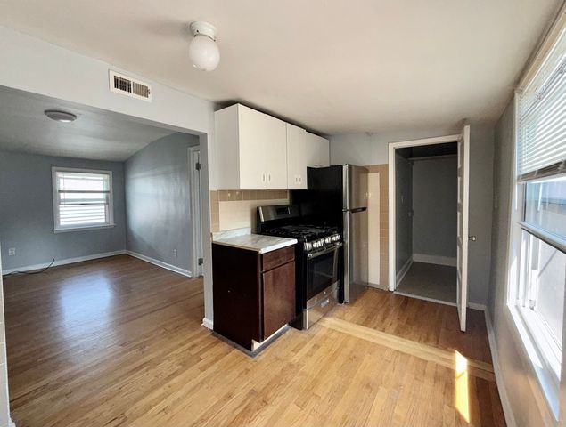 2531 N Tripp Avenue 6R, Chicago, IL 60639
