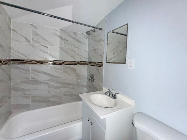 2531 N Tripp Avenue 6R, Chicago, IL 60639