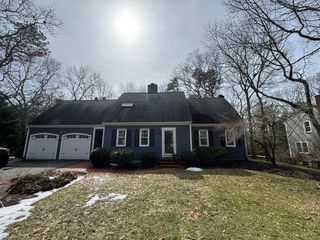 18 Lakeview Drive, Sandwich, MA 02563