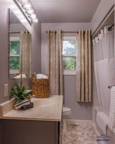 2612 PLATEAU LN, Rapid City, SD 57703