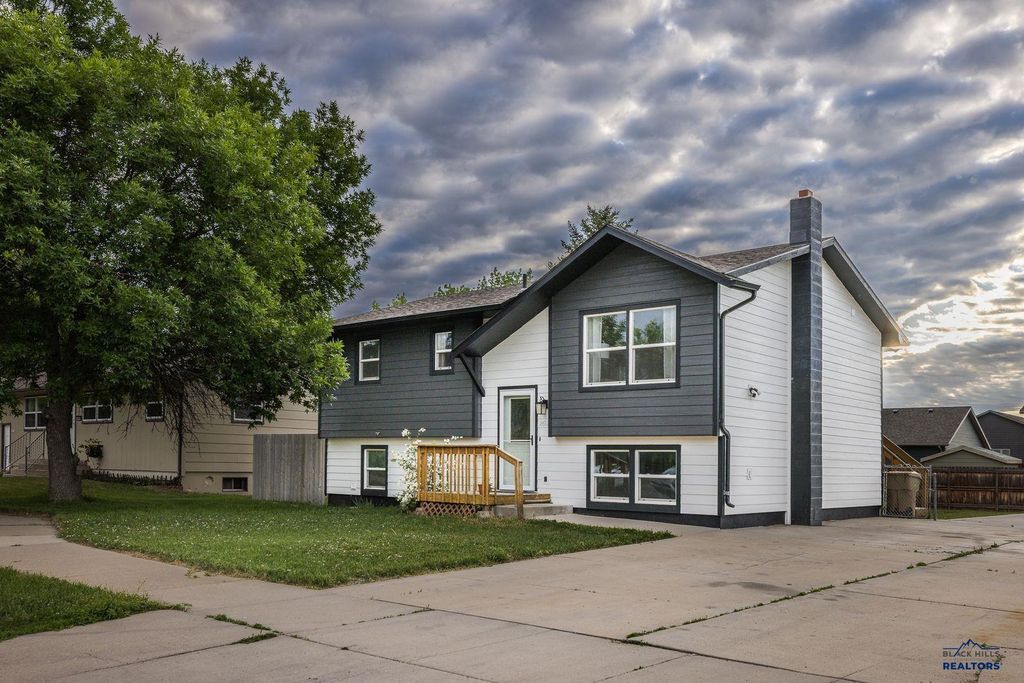 2612 PLATEAU LN, Rapid City, SD 57703