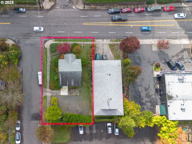 6055 E BURNSIDE St, Portland, OR 97215