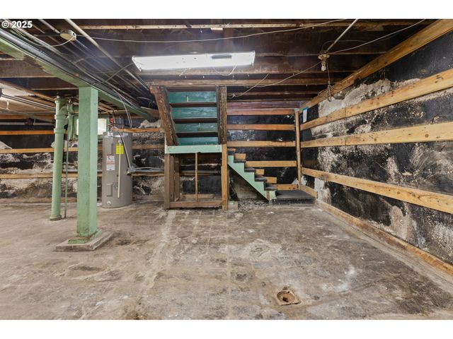 6055 E BURNSIDE St, Portland, OR 97215