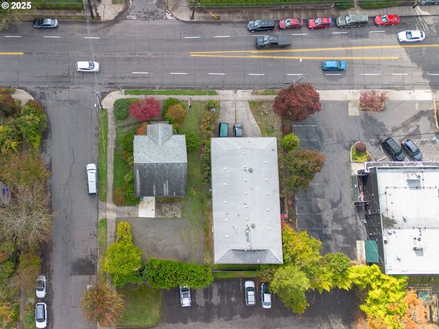 6055 E BURNSIDE St, Portland, OR 97215