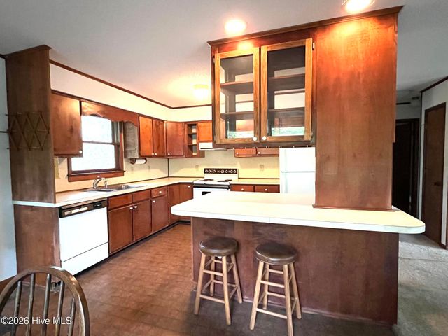 136 NE 21st Street, Oak Island, NC 28465