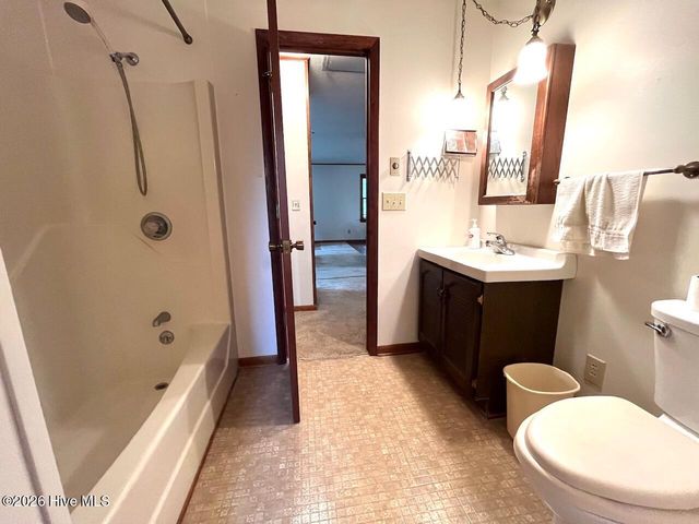 136 NE 21st Street, Oak Island, NC 28465