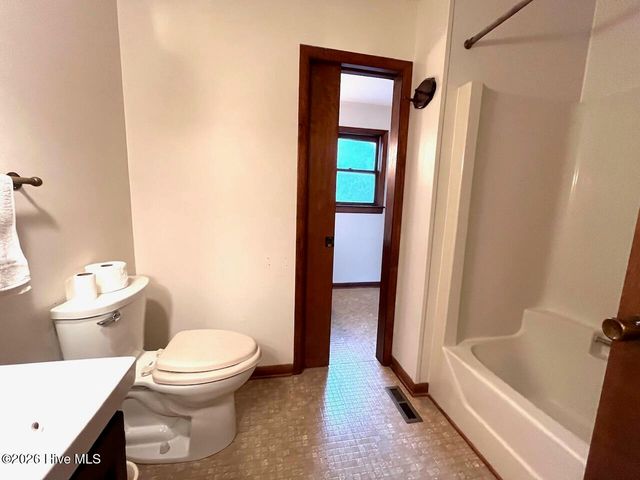 136 NE 21st Street, Oak Island, NC 28465