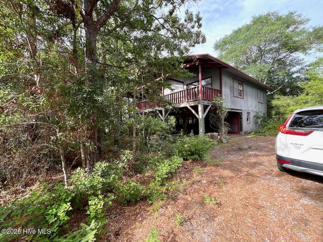 136 NE 21st Street, Oak Island, NC 28465
