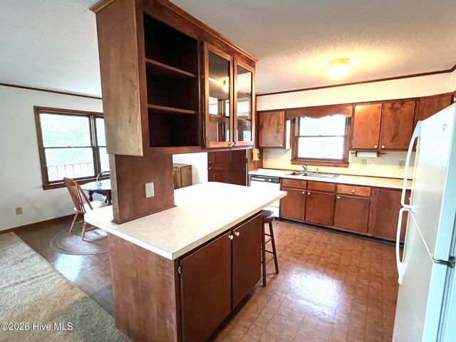 136 NE 21st Street, Oak Island, NC 28465