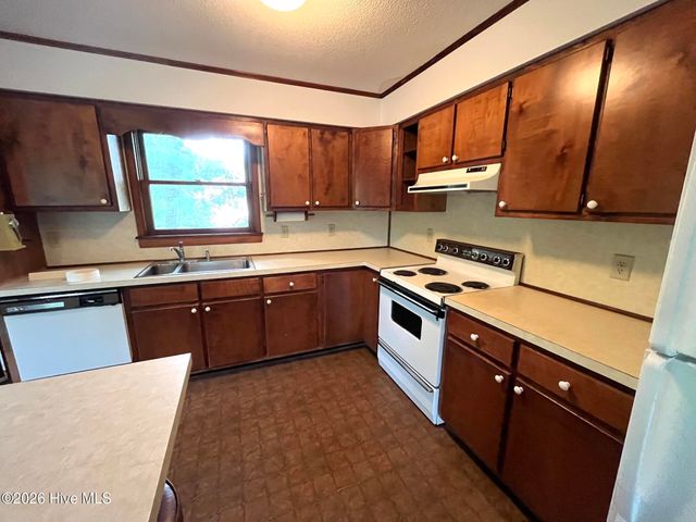 136 NE 21st Street, Oak Island, NC 28465