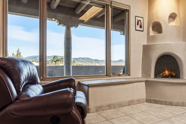 817 Camino Vistas Encantada, Santa Fe, NM 87507