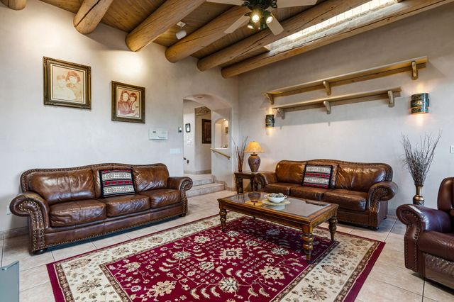 817 Camino Vistas Encantada, Santa Fe, NM 87507