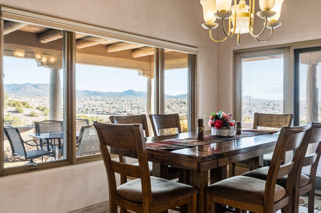 817 Camino Vistas Encantada, Santa Fe, NM 87507