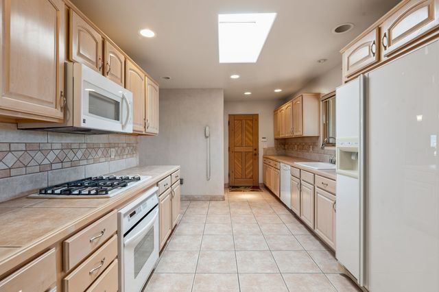 817 Camino Vistas Encantada, Santa Fe, NM 87507