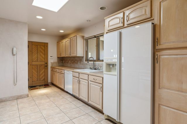 817 Camino Vistas Encantada, Santa Fe, NM 87507