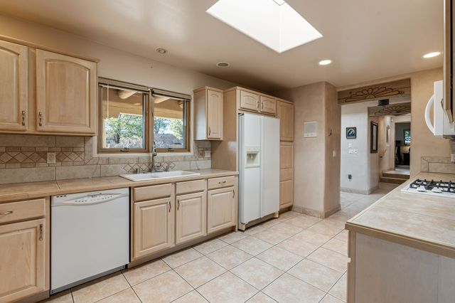 817 Camino Vistas Encantada, Santa Fe, NM 87507