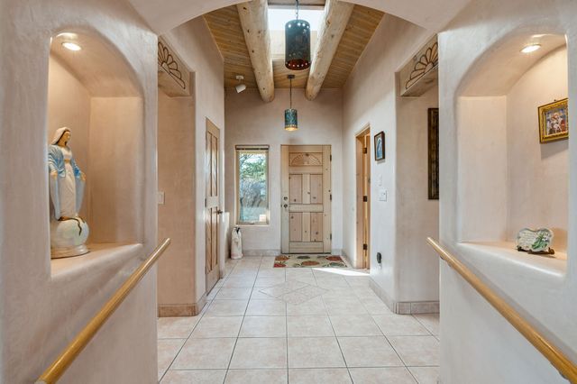 817 Camino Vistas Encantada, Santa Fe, NM 87507