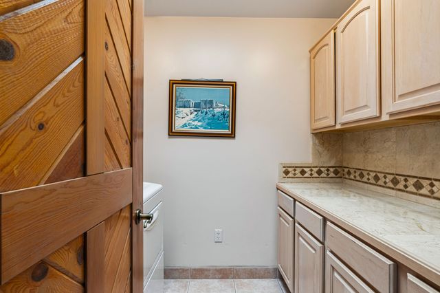 817 Camino Vistas Encantada, Santa Fe, NM 87507