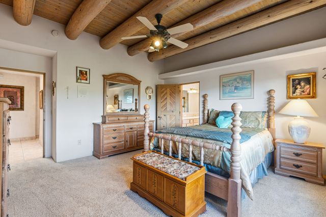 817 Camino Vistas Encantada, Santa Fe, NM 87507