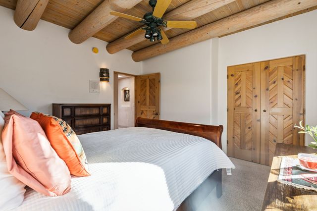 817 Camino Vistas Encantada, Santa Fe, NM 87507