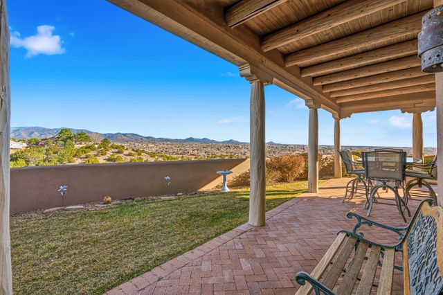 817 Camino Vistas Encantada, Santa Fe, NM 87507