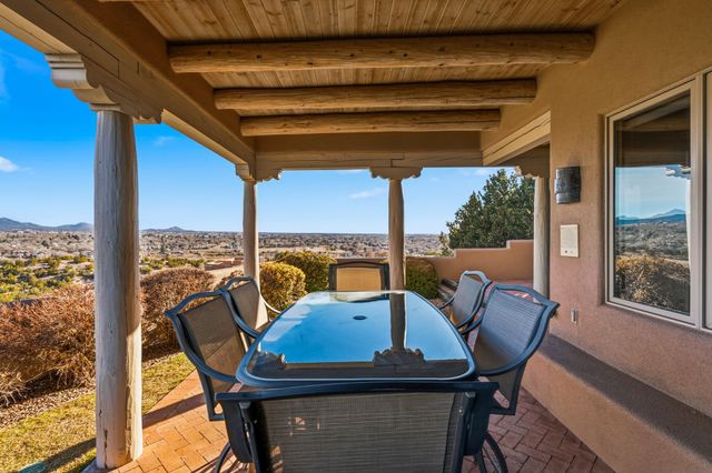 817 Camino Vistas Encantada, Santa Fe, NM 87507