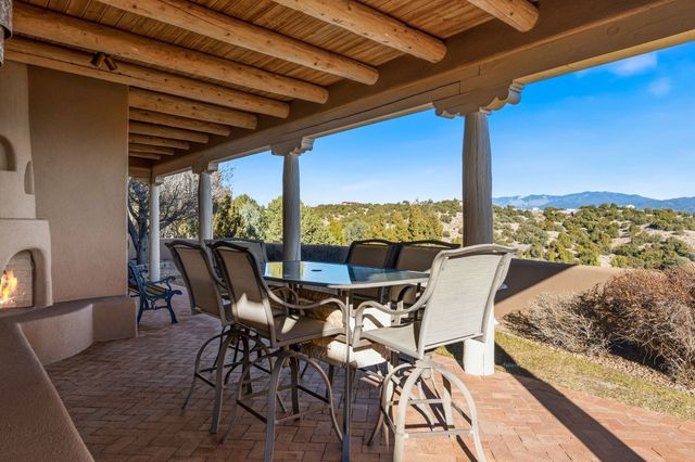 817 Camino Vistas Encantada, Santa Fe, NM 87507