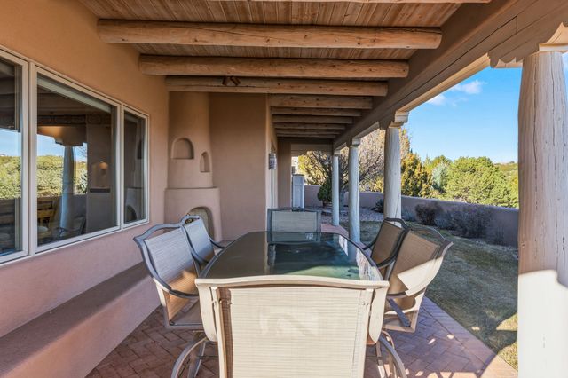817 Camino Vistas Encantada, Santa Fe, NM 87507
