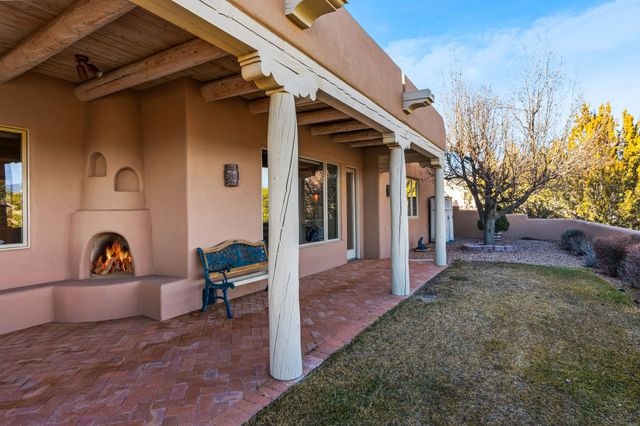 817 Camino Vistas Encantada, Santa Fe, NM 87507