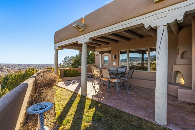 817 Camino Vistas Encantada, Santa Fe, NM 87507