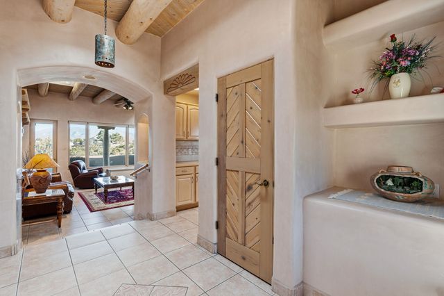 817 Camino Vistas Encantada, Santa Fe, NM 87507