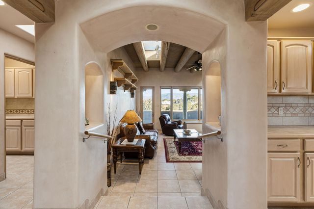 817 Camino Vistas Encantada, Santa Fe, NM 87507