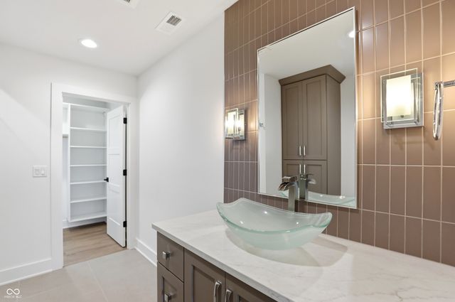 3874 Chapel Hill Court, Bargersville, IN 46106