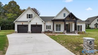 21 Bethel Crest Circle, Hartselle, AL 35640