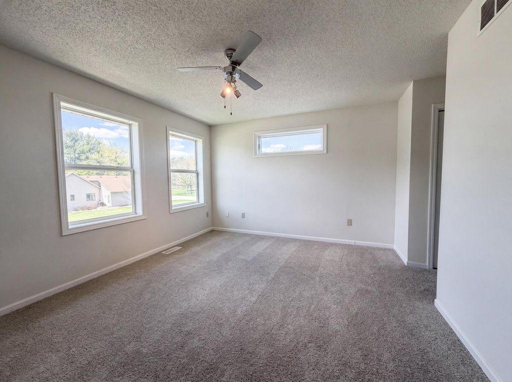 9429 Harkness Avenue S, Cottage Grove, MN 55016 — photo 4