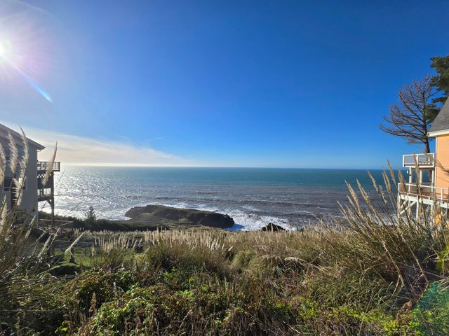 68 Eel Court, Shelter Cove, CA 95589