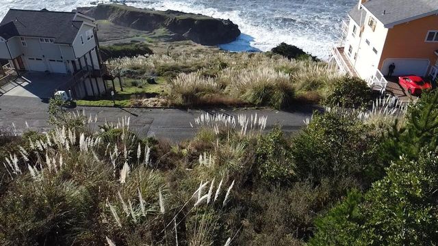 68 Eel Court, Shelter Cove, CA 95589