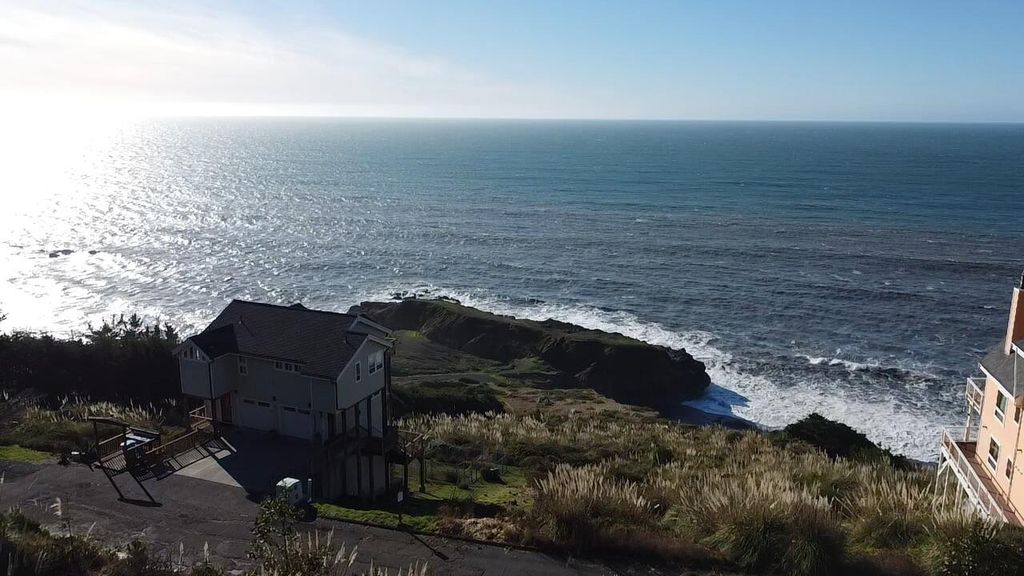 68 Eel Court, Shelter Cove, CA 95589