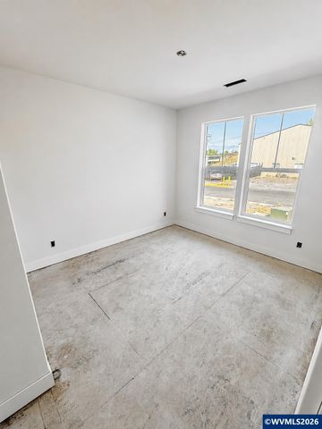 848 W Grant St, Carlton, OR 97111