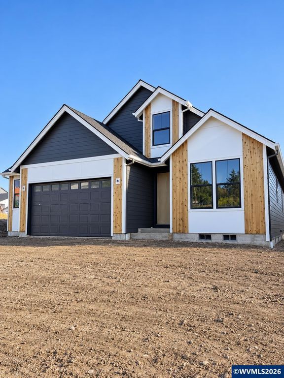Image 2 of property listing at 848 W Grant St, Carlton, OR 97111