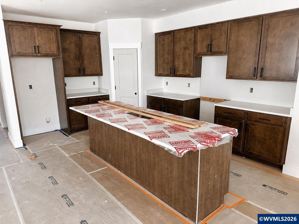Image 3 of property listing at 848 W Grant St, Carlton, OR 97111